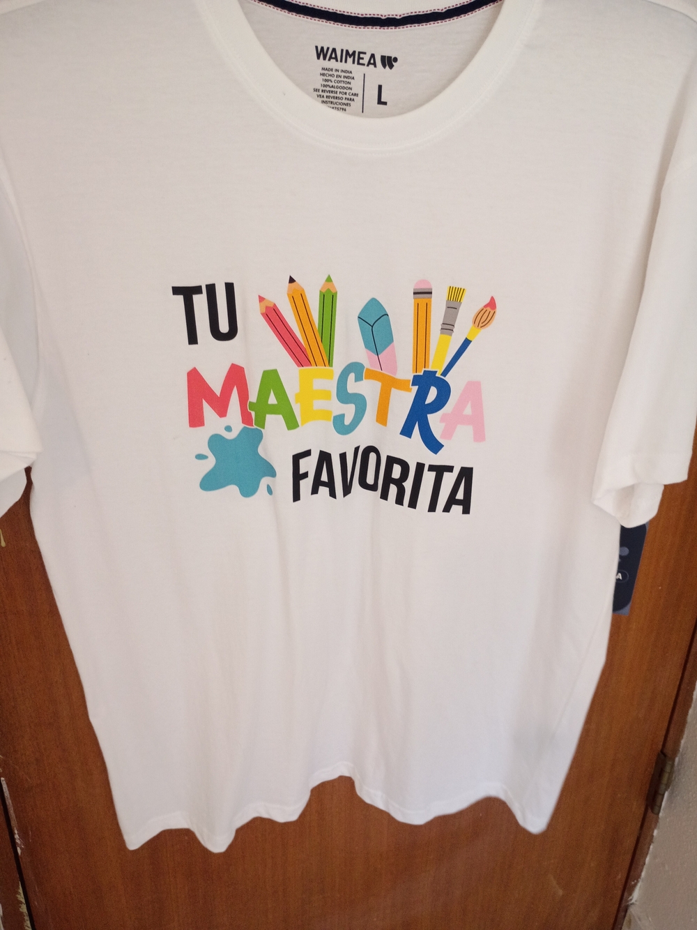 Waimea White Short-Sleeve Graphic Tee - 'Tu Maestra Favorita'